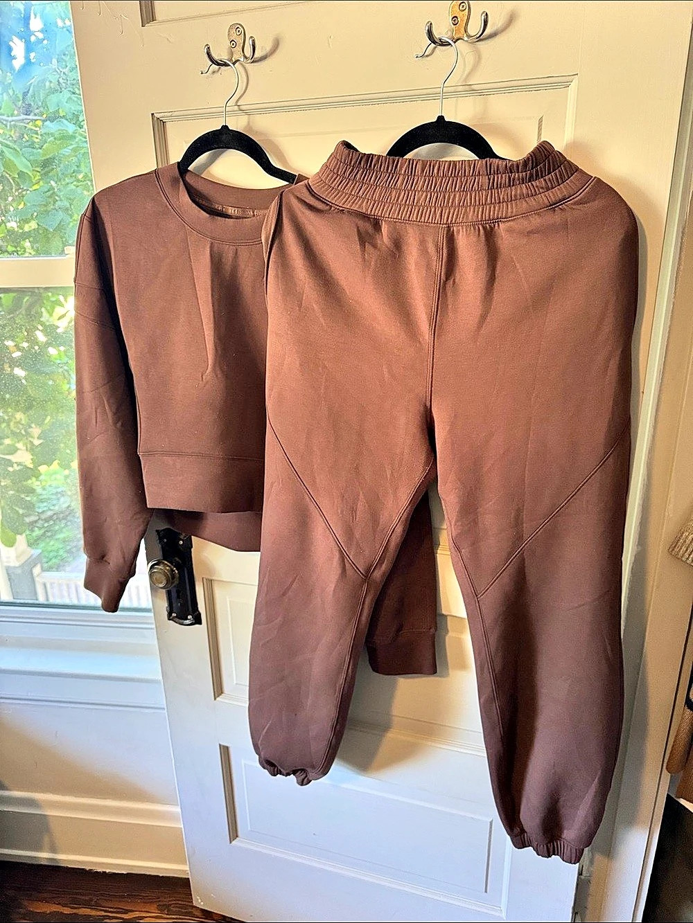 YPB neoKNIT Brown Sweatshirt Jogger Set Size Medium Like New